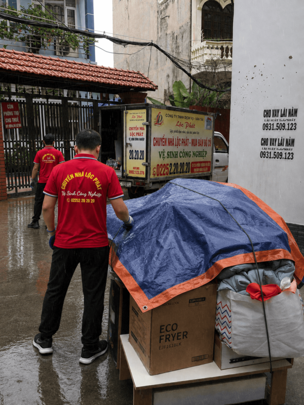 Chuyển Nhà Trời Mưa